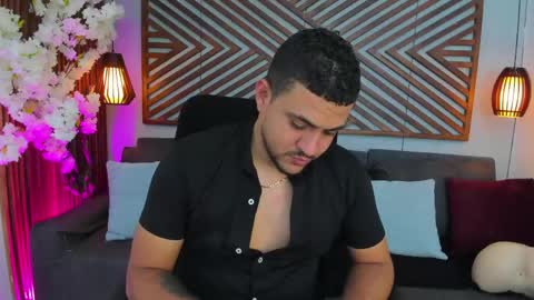 Snapshot of paul_rivera chatting on May 10, 4:39 am Paul Rivera online show from May 10, 4:39 am