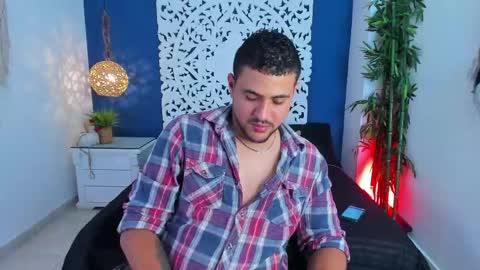 Snapshot of paul_rivera chatting on May 12, 9:01 pm Paul Rivera online show from May 12, 9:01 pm