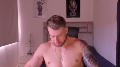 PAUL ROGER online show from November 1, 5:37 pm