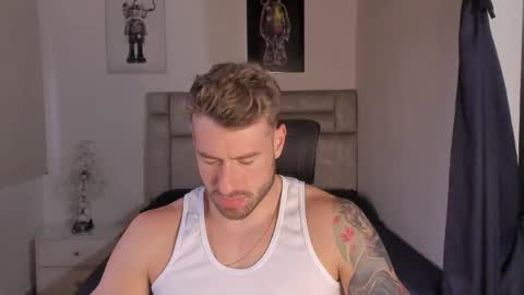 PAUL ROGER online show from November 18, 9:41 pm