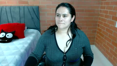 Snapshot of paula__117 chatting on June 18, 8:13 pm paula__117 online show from June 18, 8:13 pm
