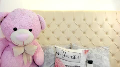 Snapshot of paula_amira chatting on April 12, 12:43 pm Pau online show from April 12, 12:43 pm