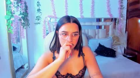 paulha_miller online show from October 7, 12:02 pm