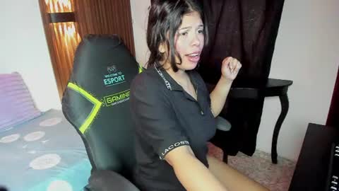 Snapshot of paulina07_ chatting on June 24, 2:38 pm paulina07_ online show from June 24, 2:38 pm