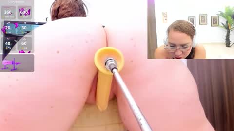 Paulina Davis  online show from October 17, 2:15 am