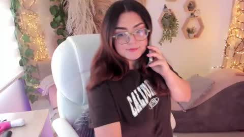Estefania online show from June 3, 3:50 pm