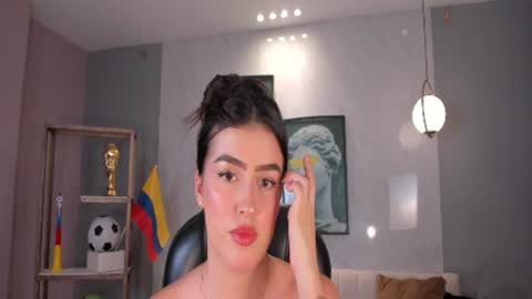 Paulina Santos  online show from June 19, 7:50 pm