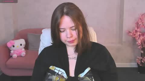 Snapshot of pauline_moore chatting on May 5, 9:17 am Erica online show from May 5, 9:17 am