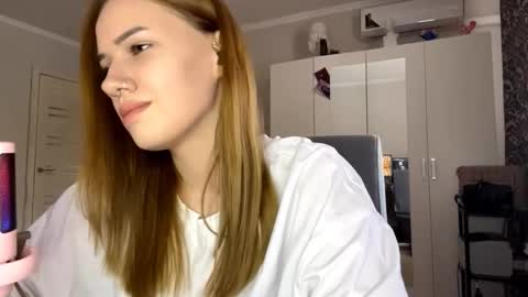 Snapshot of paulinelejune chatting on November 30, 8:40 am Sonya online show from November 30, 8:40 am