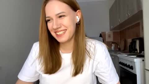 Snapshot of paulinelejune chatting on December 1, 8:08 am Sonya online show from December 1, 8:08 am