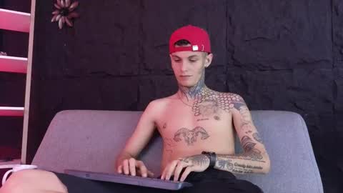 Snapshot of paulo527 chatting on February 3, 2:53 am Paulo online show from February 3, 2:53 am