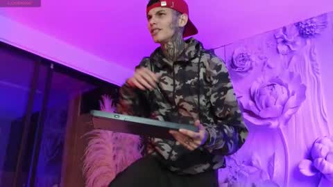 Snapshot of paulo527 chatting on February 8, 5:33 am Paulo online show from February 8, 5:33 am