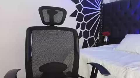 Snapshot of paulo527 chatting on March 17, 9:23 am Paulo online show from March 17, 9:23 am