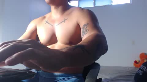 Snapshot of paulo_allen chatting on November 12, 11:21 am Paulo online show from November 12, 11:21 am