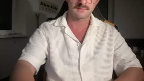 Snapshot of paulsimpsn chatting on July 17, 7:30 pm love bush online show from July 17, 7:30 pm