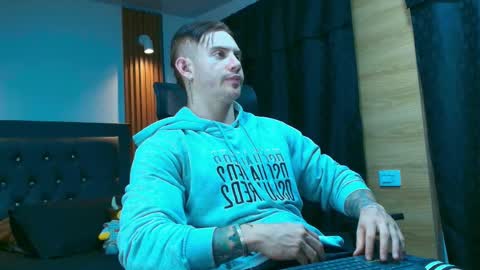 Paul online show from April 4, 11:57 pm