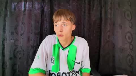 Snapshot of pavo_tv chatting on May 16, 7:01 pm pavo_tv online show from May 16, 7:01 pm