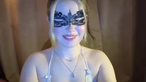 Snapshot of pawsclawss chatting on October 15, 4:18 pm PawsClawss online show from October 15, 4:18 pm