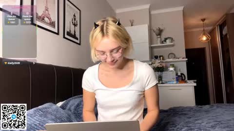 Lola online show from November 3, 3:24 pm