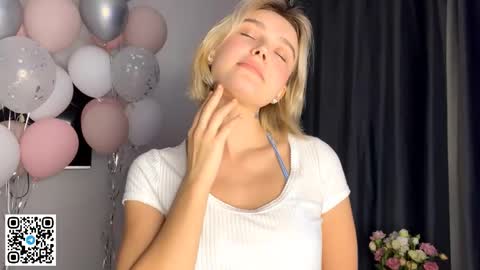 Lola online show from November 25, 2:39 pm