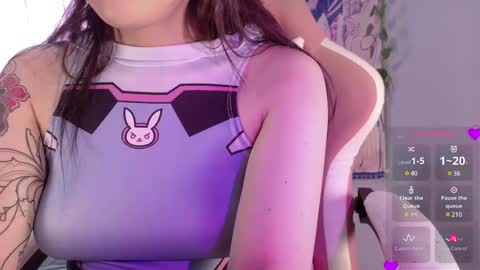 Snapshot of peach69love chatting on March 1, 5:05 pm P E A C H online show from March 1, 5:05 pm