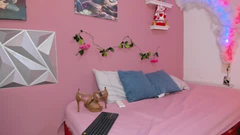 Snapshot of peach_babe_ chatting on July 15, 3:34 am Peach online show from July 15, 3:34 am