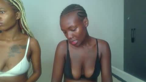 peach_ebonny online show from April 30, 8:09 am