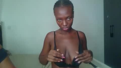 peach_ebonny online show from April 30, 11:53 pm