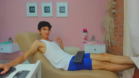 peach tyron online show from December 19, 6:34 pm