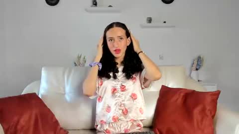 peach tyron online show from January 3, 7:29 pm