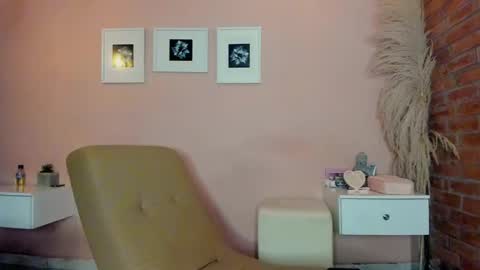 peach tyron online show from February 4, 1:45 am