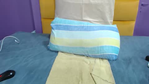 Snapshot of peachassxx chatting on February 14, 5:48 am peachy online show from February 14, 5:48 am