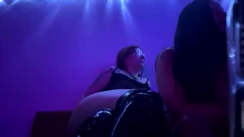 peachesandcream01 online show from December 4, 2:21 am