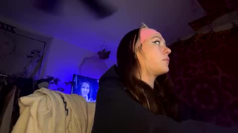 peachesncreampiezz online show from April 18, 11:38 pm