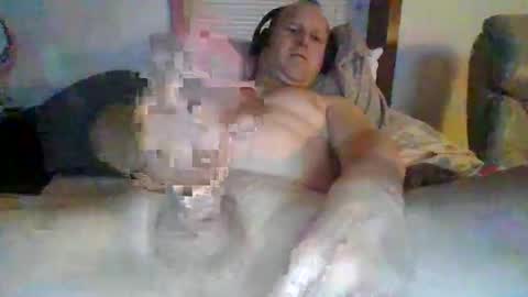 Snapshot of peachgigolo chatting on February 27, 11:52 am PEach online show from February 27, 11:52 am