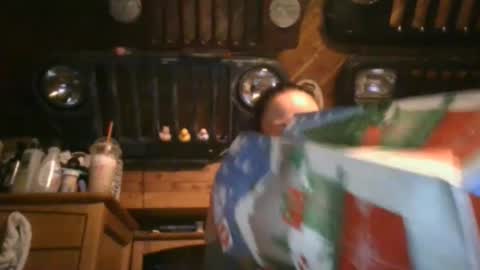 Snapshot of peachtree197 chatting on December 17, 2:33 am peachtree197 online show from December 17, 2:33 am