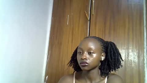 Snapshot of peachy_ebony chatting on October 26, 11:09 pm peachy_ebony online show from October 26, 11:09 pm