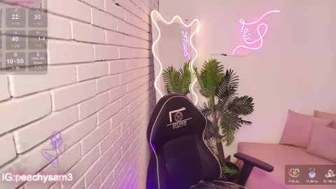 Snapshot of peachy_tay chatting on November 25, 11:43 am peachy_tay online show from November 25, 11:43 am