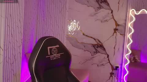 peachy_tay online show from March 20, 11:37 am