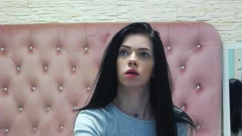 Snapshot of peachyella26 chatting on February 16, 1:29 pm Ella online show from February 16, 1:29 pm