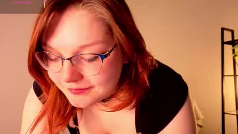 Snapshot of peachymochi chatting on February 17, 10:16 pm Seraphina online show from February 17, 10:16 pm