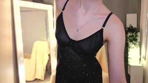 Snapshot of peachypoet chatting on February 4, 3:07 pm Chloe online show from February 4, 3:07 pm