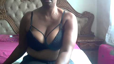 Snapshot of pearassmmm chatting on February 20, 11:09 am pearassmmm online show from February 20, 11:09 am