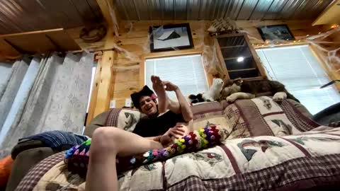 Pearl online show from December 8, 3:56 pm