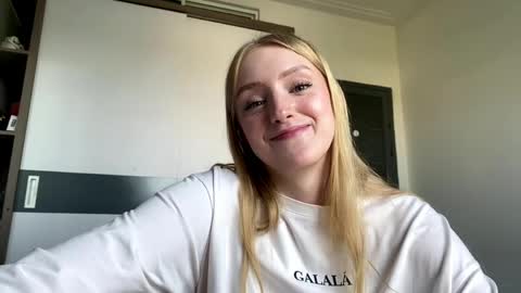 Snapshot of pearlinesilfies chatting on May 23, 8:40 am Zlata online show from May 23, 8:40 am