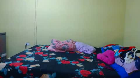 pecadodulce online show from April 18, 7:58 pm