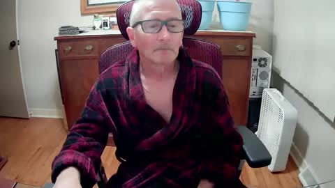 Snapshot of peepingmale chatting on December 8, 2:49 am peepingmale online show from December 8, 2:49 am