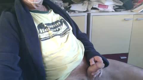 Snapshot of pegaso1000 chatting on December 27, 9:50 am pegaso1000 online show from December 27, 9:50 am