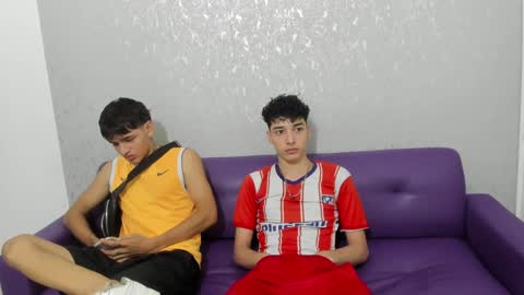 Snapshot of pelusos_mens chatting on December 13, 8:47 pm CAIN-19 ALLEN-18 RONALD-18 AUSTIN-18 MOD DANTE online show from December 13, 8:47 pm
