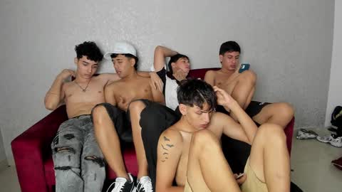Snapshot of pelusos_mens chatting on December 15, 12:07 am CAIN-19 ALLEN-18 RONALD-18 AUSTIN-18 MOD DANTE online show from December 15, 12:07 am